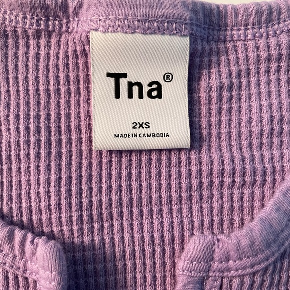 Aritzia Tna Waffle Notch T-Shirt Purple - Picture 3 of 5